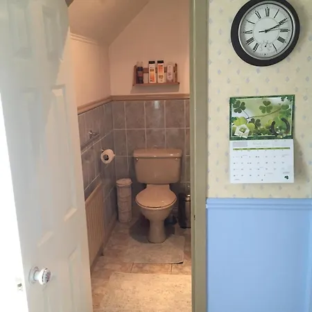 The Glen Farmhouse Bed & Breakfast *